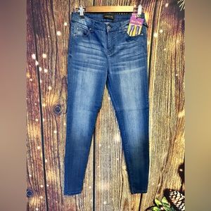 P-021 NWT womens Celebrity gold skinny jeans size 8
